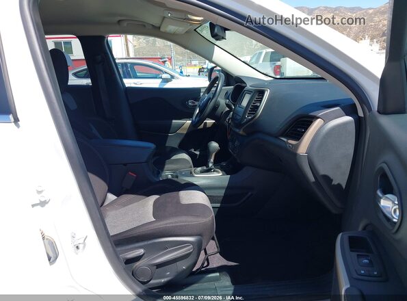 1C4PJMCBXJD528462 2018 JEEP CHEROKEE White წინა სალონის ხედი