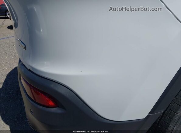 1C4PJMCBXJD528462 2018 JEEP CHEROKEE White უკანა სალონის ხედი