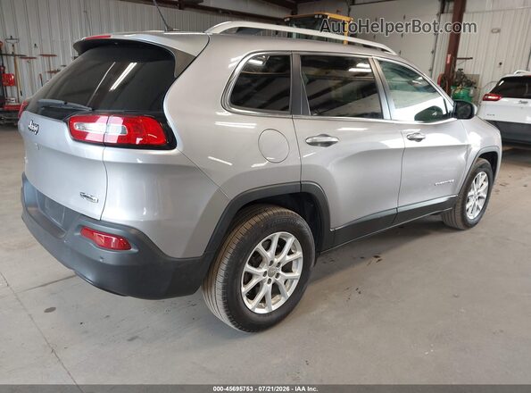 1C4PJMCBXJD528509 2018 JEEP CHEROKEE Серебряный Задняя правая четверть