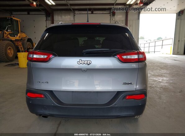 1C4PJMCBXJD528509 2018 JEEP CHEROKEE Серебряный 