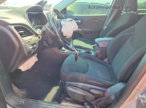 1C4PJMCBXKD211413 2019 JEEP CHEROKEE Серебряный Вид салона спереди