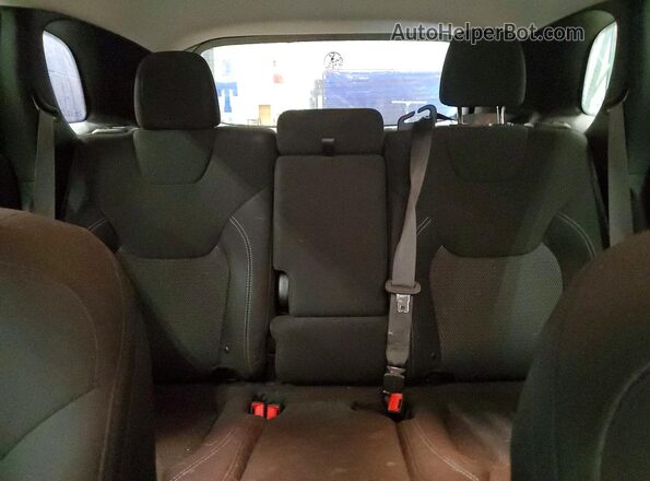 1C4PJMCBXKD413104 2019 JEEP CHEROKEE White Vista de los asientos traseros