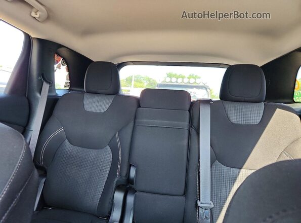 1C4PJMCS3GW145699 2016 JEEP CHEROKEE Red Rear seats view