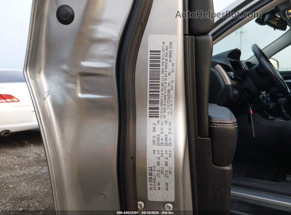 1C4PJMCS3HW520881 2017 JEEP CHEROKEE Silver Vista del compartimento del motor
