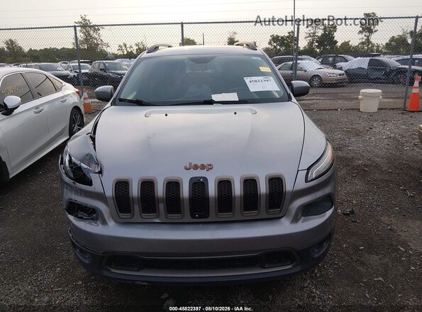 1C4PJMCS3HW520881 2017 JEEP CHEROKEE Silver Vista del cuadro de instrumentos