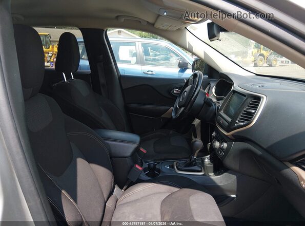 1C4PJMCS4HD217233 2017 JEEP CHEROKEE Silver წინა სალონის ხედი