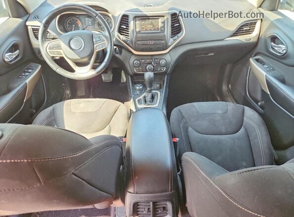 1C4PJMCS4HD218012 2017 JEEP CHEROKEE Silver Vista del salpicadero
