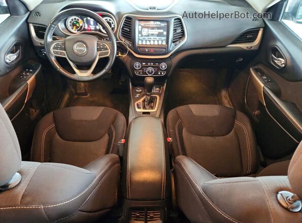 1C4PJMCS6HW616598 2017 JEEP CHEROKEE Silver Dashboard view