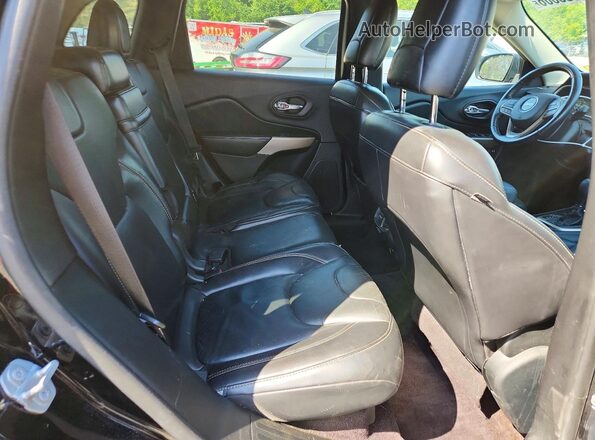 1C4PJMCS9HW636554 2017 JEEP CHEROKEE Black Widok wnętrza z tyłu