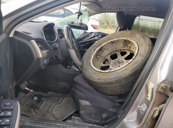 1C4PJMCSXHW574761 2017 JEEP CHEROKEE Silver Սալոնի դիմացի տեսք