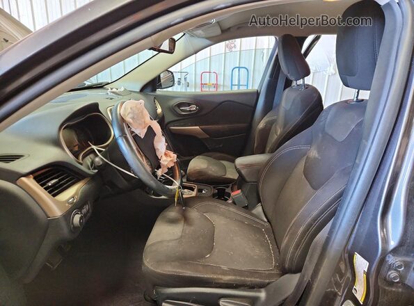 1C4PJMCSXHW636093 2017 JEEP CHEROKEE Gray Front interior view
