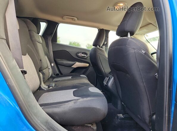 1C4PJMCX0JD548800 2018 JEEP CHEROKEE Blue Vista interior trasera