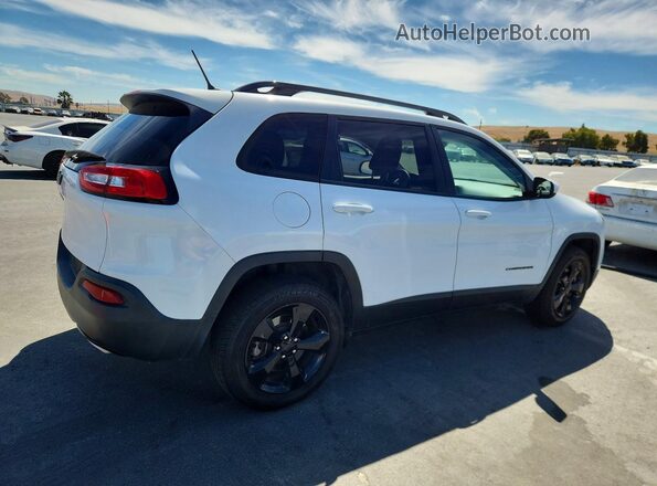 1C4PJMCX2JD509268 2018 JEEP CHEROKEE White Front right