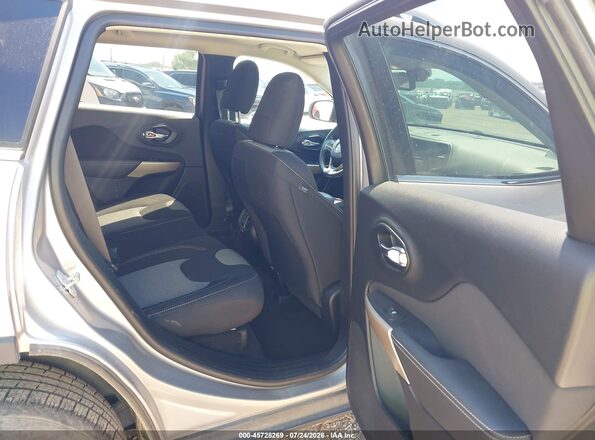 1C4PJMCX2JD585539 2018 JEEP CHEROKEE Silver Widok naklejki z numerem VIN