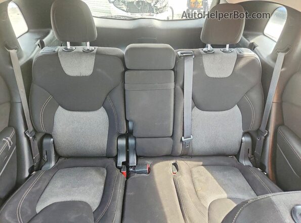 1C4PJMCX4JD541672 2018 JEEP CHEROKEE Black Rear seats view