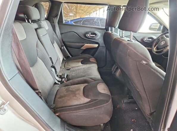 1C4PJMCX6JD571739 2018 JEEP CHEROKEE Белый Вид задней части салона