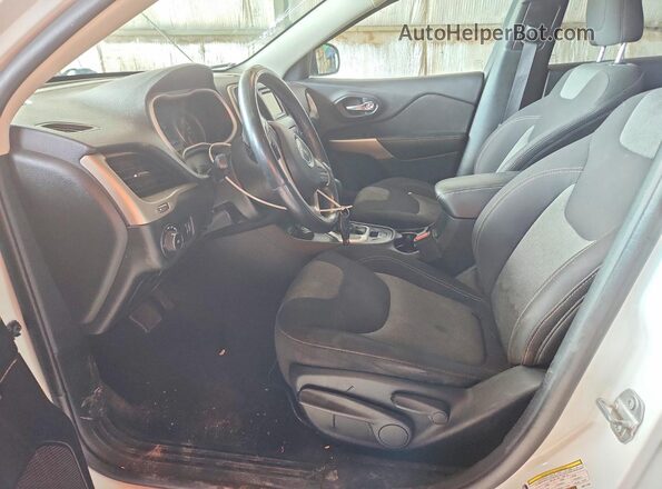 1C4PJMCX6JD571739 2018 JEEP CHEROKEE Белый Вид салона спереди