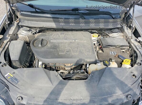 1C4PJMCX7KD155961 2019 JEEP CHEROKEE Silver Շարժիչի բաժամունքի տեսք