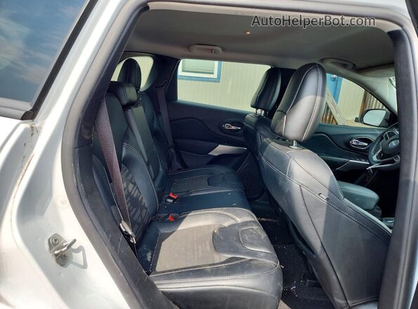 1C4PJMCX7ND522636 2022 JEEP CHEROKEE White Widok wnętrza z tyłu
