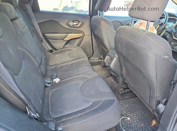 1C4PJMCXXJD585210 2018 JEEP CHEROKEE Gray Widok wnętrza z tyłu
