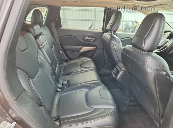 1C4PJMDB0JD554695 2018 JEEP CHEROKEE Gray Rear interior view
