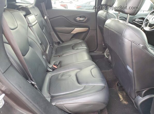 1C4PJMDB3HW605590 2017 JEEP CHEROKEE Charcoal Vista de los asientos traseros