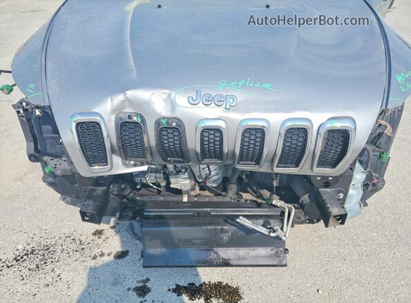 1C4PJMDB8HW639573 2017 JEEP CHEROKEE Silver Widok wnętrza z tyłu