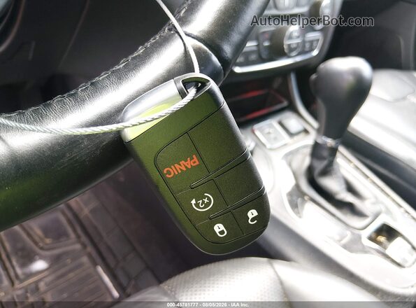 1C4PJMDN0KD117694 2019 JEEP CHEROKEE White Widok deski rozdzielczej