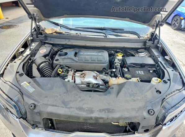 1C4PJMDN1KD163003 2019 JEEP CHEROKEE Серебряный Вид подкапотного пространства