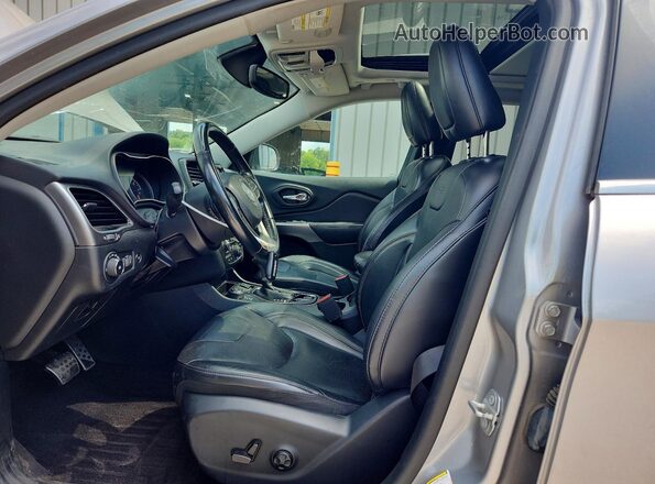 1C4PJMDN1KD163003 2019 JEEP CHEROKEE Серебряный Вид салона спереди