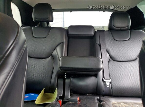 1C4PJMDN3KD179607 2019 JEEP CHEROKEE Gray Widok tylnych siedzeń