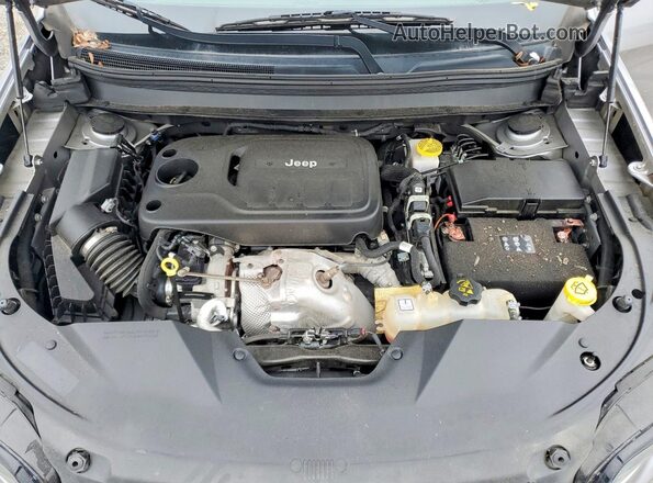 1C4PJMDN3KD179607 2019 JEEP CHEROKEE Gray Widok komory silnika