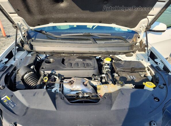 1C4PJMDN7KD162468 2019 JEEP CHEROKEE White Rear interior view