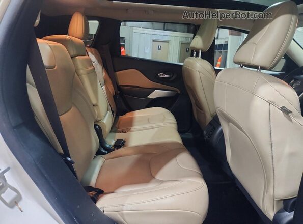 1C4PJMDS0HW636215 2017 JEEP CHEROKEE Белый Вид задней части салона