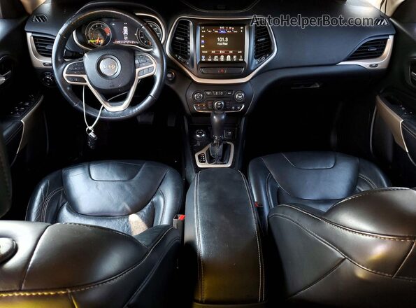 1C4PJMDS1HD227510 2017 JEEP CHEROKEE Red Widok deski rozdzielczej