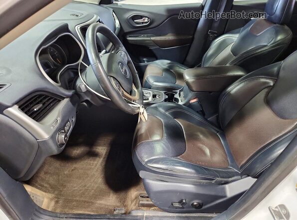 1C4PJMDS3GW226619 2016 JEEP CHEROKEE White Front interior view