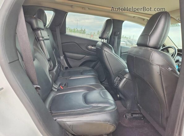 1C4PJMDSXGW374802 2016 JEEP CHEROKEE White Widok wnętrza z tyłu