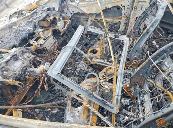 1C4PJMDX2KD383476 2019 JEEP CHEROKEE Серебряный Вид салона спереди
