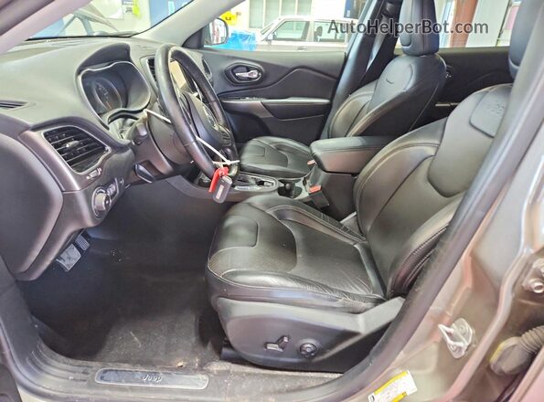 1C4PJMDX5LD635965 2020 JEEP CHEROKEE Tan Front interior view
