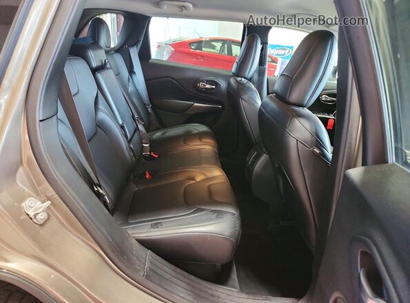 1C4PJMDX5LD635965 2020 JEEP CHEROKEE Tan Rear interior view