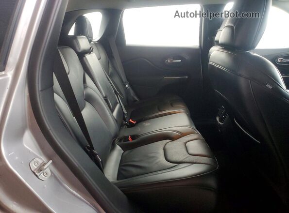 1C4PJMDX6LD650880 2020 JEEP CHEROKEE Gray Widok wnętrza z tyłu