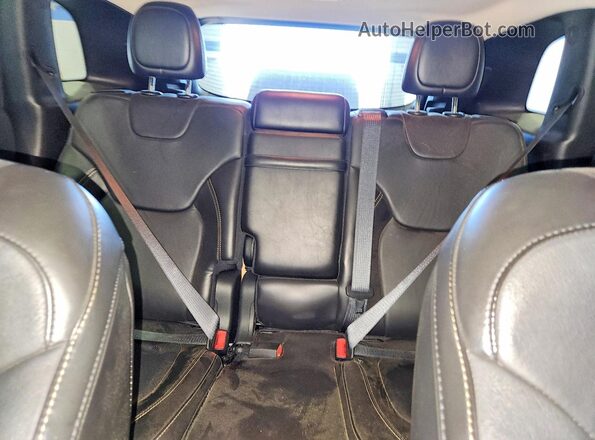 1C4PJMDX7JD610272 2018 JEEP CHEROKEE Gray Rear seats view