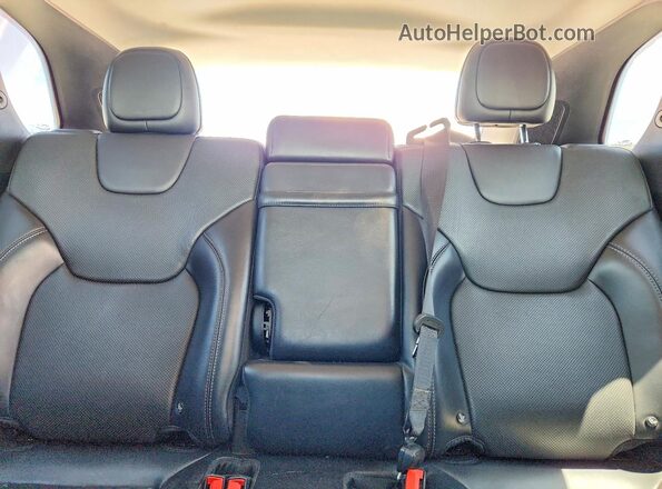 1C4PJMDX7KD156123 2019 JEEP CHEROKEE Белый Вид задних сидений