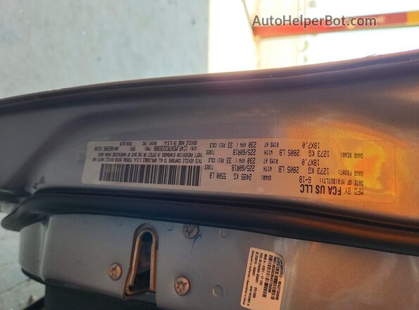 1C4PJMDX7KD235906 2019 JEEP CHEROKEE Gray Widok naklejki z numerem VIN
