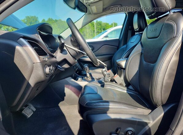 1C4PJMDX9KD282323 2019 JEEP CHEROKEE Black Front interior view