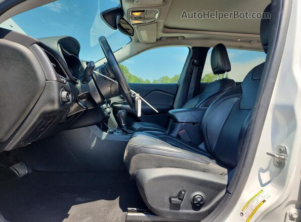 1C4PJMDX9KD391297 2019 JEEP CHEROKEE White წინა სალონის ხედი