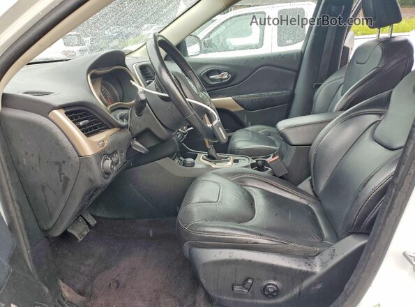 1C4PJMDXXJD616924 2018 JEEP CHEROKEE Белый Вид салона спереди