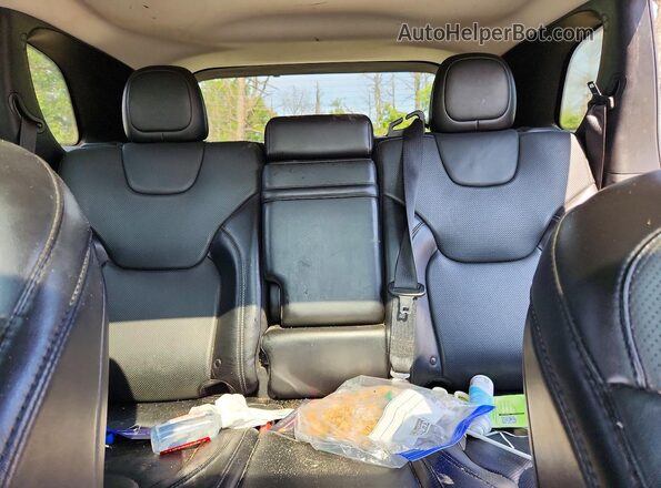 1C4PJMDXXKD389980 2019 JEEP CHEROKEE Silver Rear seats view