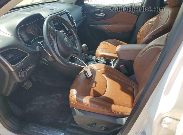 1C4PJMJN0KD234292 2019 JEEP CHEROKEE White Front interior view
