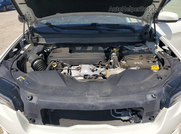 1C4PJMJN0KD234292 2019 JEEP CHEROKEE White Engine compartment view